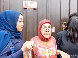 Ibu Ferry Irawan Berang Venna Melinda Sebut Cincin Kado Ultah Belum Lunas