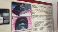 Dirumah yang kini sudah menjadi Museum dan peninggalan cagar budaya Indonesia juga ada foto Soekarno dan Inggit Garnasih saat menjadi suami istri.