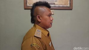 Ini Asep, Kades Viral Berambut Mohawk dari Sumedang