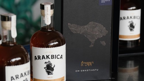 Gubernur Bali Wayan Koster percaya diri arak Bali mampu menyaingi minuman beralkohol di dunia. Seperti, soju dari Korea atau sake dari Jepang.