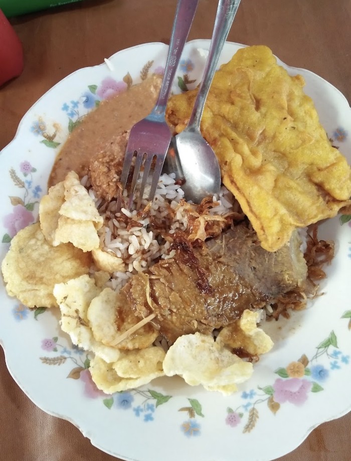 Gurih Mantap! 20 Nasi Uduk dengan Lauk Enak Ada di Sini Gurih Mantap! 20 Nasi Uduk dengan Lauk Enak Ada di Sini