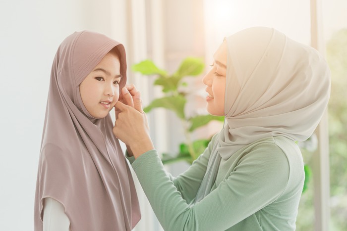 Hari Hijab Sedunia 2023 jatuh pada 1 Februari. Hari Hijab Sedunia diperingati sebagai bentuk penghormatan dan kampanye solidaritas kepada wanita Muslim.