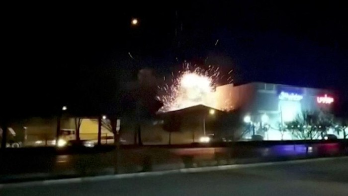 IRAN-BLAST/Serangan Drone Hantam Pabrik Militer Iran Sebuah pabrik militer di Iran, dihantam serangan drone, Sabtu (29/1) waktu setempat. Israel yang merupakan musuh bebuyutan Iran, dicurigai ada di balik serangan tersebut.
