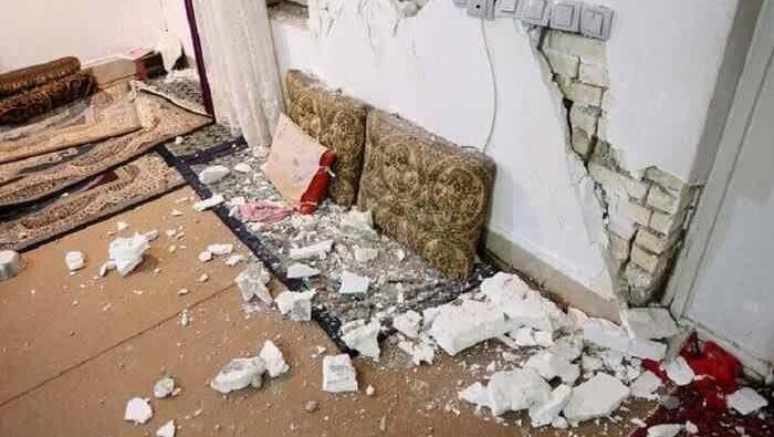 Iran Diguncang Gempa M 5,9, Bangunan Rusak-Dua Orang Tewas Gempa berkekuatan 5,9 di Khoy, Iran pada hari Sabtu (28/1) menyebabkan setidaknya dua orang tewas. Sebanyak 122 orang mengalami luka-luka. Begini kondisinya.