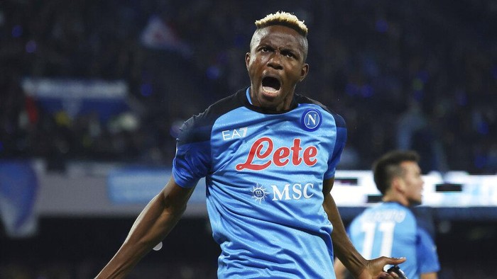 Napolis Victor Osimhen celebrates scoring their sides first goal of the game during the Serie A soccer match between Roma and Napoli at the Diego Armando Maradona stadium in Naples, Italy, Sunday, Jan. 29, 2023. (Alessandro Garofalo/LaPresse via AP)