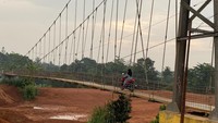 Warganet ramai menyebut ada sungai yang hilang karena tergusur proyek perumahan. Sungai itu berlokasi di Bojongsari, Kota Depok, Jawa Barat (Devi Puspitasari/detikcom)