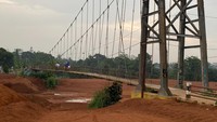 Ketua RT 03 RW 07, Diding, mengatakan aliran sungai itu tidak digusur, melainkan akan dibuatkan akses jalan yang dapat dilalui pengendara roda empat. (Devi Puspitasari/detikcom)
