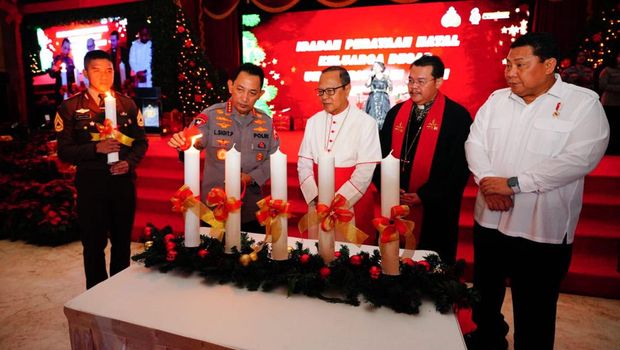 Kapolri Jenderal Listyo Sigit Prabowo menghadiri perayaan Natal Polri tahun 2022. Kapolri menggaungkan semangat persatuan dan kesatuan antarsesama anak bangsa. (dok Polri)