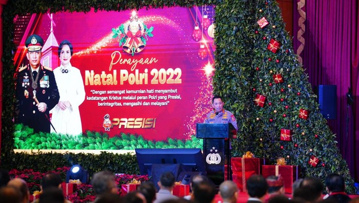 Kapolri Jenderal Listyo Sigit Prabowo menghadiri perayaan Natal Polri tahun 2022. Kapolri menggaungkan semangat persatuan dan kesatuan antarsesama anak bangsa. (dok Polri)