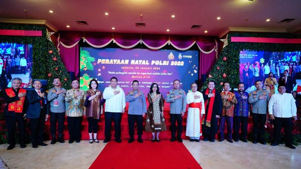 Kapolri Jenderal Listyo Sigit Prabowo menghadiri perayaan Natal Polri tahun 2022. Kapolri menggaungkan semangat persatuan dan kesatuan antarsesama anak bangsa. (dok Polri)