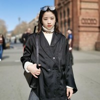 Dalam video yang sudah dilihat lebih dari 160 juta kali di Weibo, Kate terlihat seperti wanita yang glamour karena berdandan cantik, berpakaian stylish, sering liburan dan bersosialisasi, juga melakukan kegiatan outdoor. Bagi sebagian orang tampaknya gadis seperti Kate tidak mungkin pintar dalam pendidikan. Padahal ia masuk Universitas Oxford di usia 16 tahun. Foto: Dok. Weibo