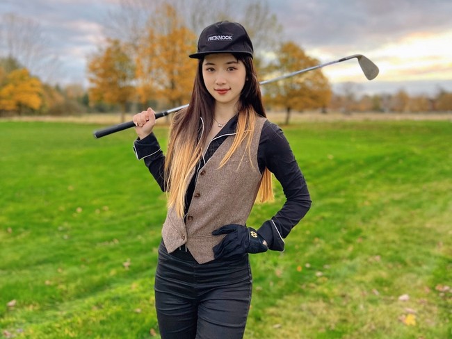 Aku tidak pernah mendengar nama departemennya. Lain kali, kalau kamu ingin memalsukan sesuatu, buatlah yang lebih profesional Dilihat dari videonya, aku bisa bilang di adalah pebisnis WeChat yang menjual barang-barang, Dia berhasil membangun imej sebagai wanita cantik berpendidikan elite untuk menarik pelanggan, tulis netizen. Foto: Dok. Weibo