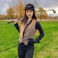 Aku tidak pernah mendengar nama departemennya. Lain kali, kalau kamu ingin memalsukan sesuatu, buatlah yang lebih profesional Dilihat dari videonya, aku bisa bilang di adalah pebisnis WeChat yang menjual barang-barang, Dia berhasil membangun imej sebagai wanita cantik berpendidikan elite untuk menarik pelanggan, tulis netizen. Foto: Dok. Weibo