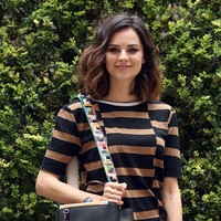 Katy Louise Saunders tak lagi eksis di karpet merah acara selebriti setelah 2016. Dia terakhir terpotret kamera fotografer event selebriti saat datang ke sesi foto film Italia, yang dibintanginya On Air - Storia Di Un Successo. Foto: Getty Images