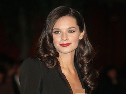 10 Foto Masa Lalu Katy Saunders, Aktris Inggris Hamil Dinikahi Song Joong Ki