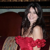 Song Joong Ki menyampaikan kabar pernikahannya dengan Katy Louise Saunders melalui rilis yang diunggah ke aplikasi Fancafe. Halo. Ini Song Joong Ki. Aku ingin membagikan sebuah janji yang paling membahagiakan dan penting dalam hidupku kepada kalian semua. Aku telah berjanji kepada Katy Louise Saunders, yang telah mendukungku dan berbagi waktu, untuk menghabiskan sisa hidup bersama,” demikian bintang drakor Vincenzo itu menulis dalam rilisnya. Foto: Getty Images