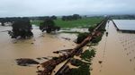 Kereta Tergelincir Akibat Banjir di Selandia Baru