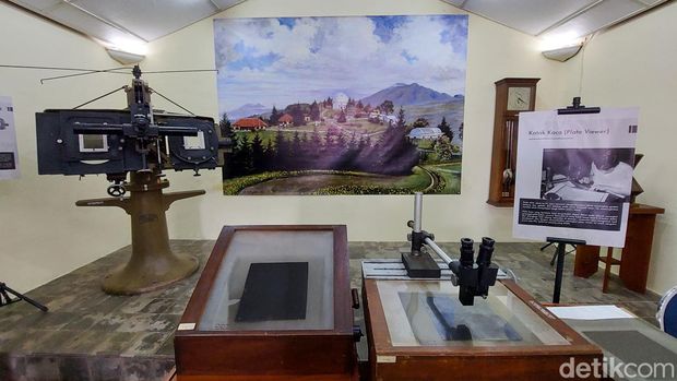 Koleksi Observatorium Bosscha yang dipamerkan, Senin (30/1/2023).