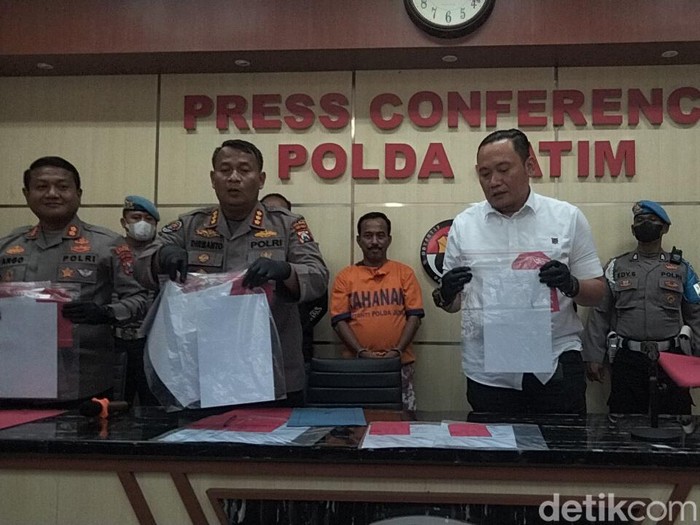 Konferensi pers tentang Samanhudi di Polda Jatim