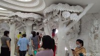 Suasana di dalam Wat Huay Pla Kang.