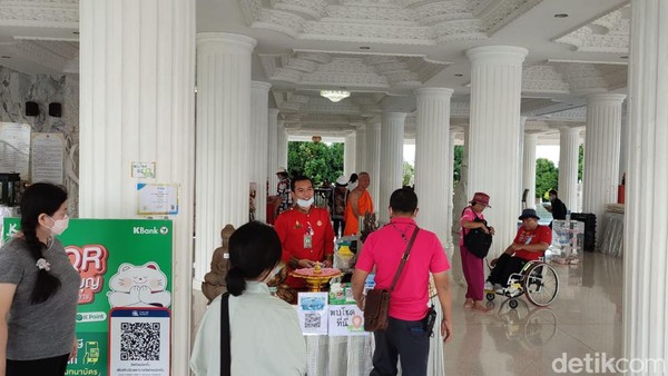 Pintu masuk di Kuil Wat Huay Pla Kang.