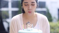 Ada juga momen Marchella FP saat berulang tahun. Saat itu, ia diberi kejutan berupa kue berwarna biru muda dengan dekorasi unik. Foto: Instagram @marchellaFP