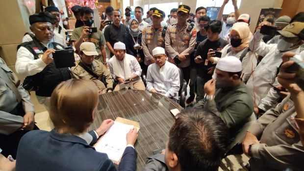 Massa demo temui perwakilan Kedubes Swedia (Mulia-detikcom)