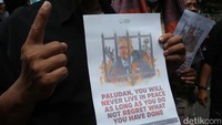 Mereka mendesak pelaku pembakaran Al-Quran ditangkap.