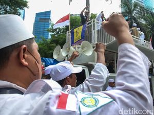 Massa Geruduk Kedubes Swedia Protes Pembakaran Al-Quran