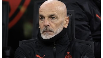 Tragisnya, AC Milan jadi lumbung gol bagi tim lawan. Usai dibantai Lazio, eh sekarang sama tim sekelas Sassuolo. Foto: Twitter