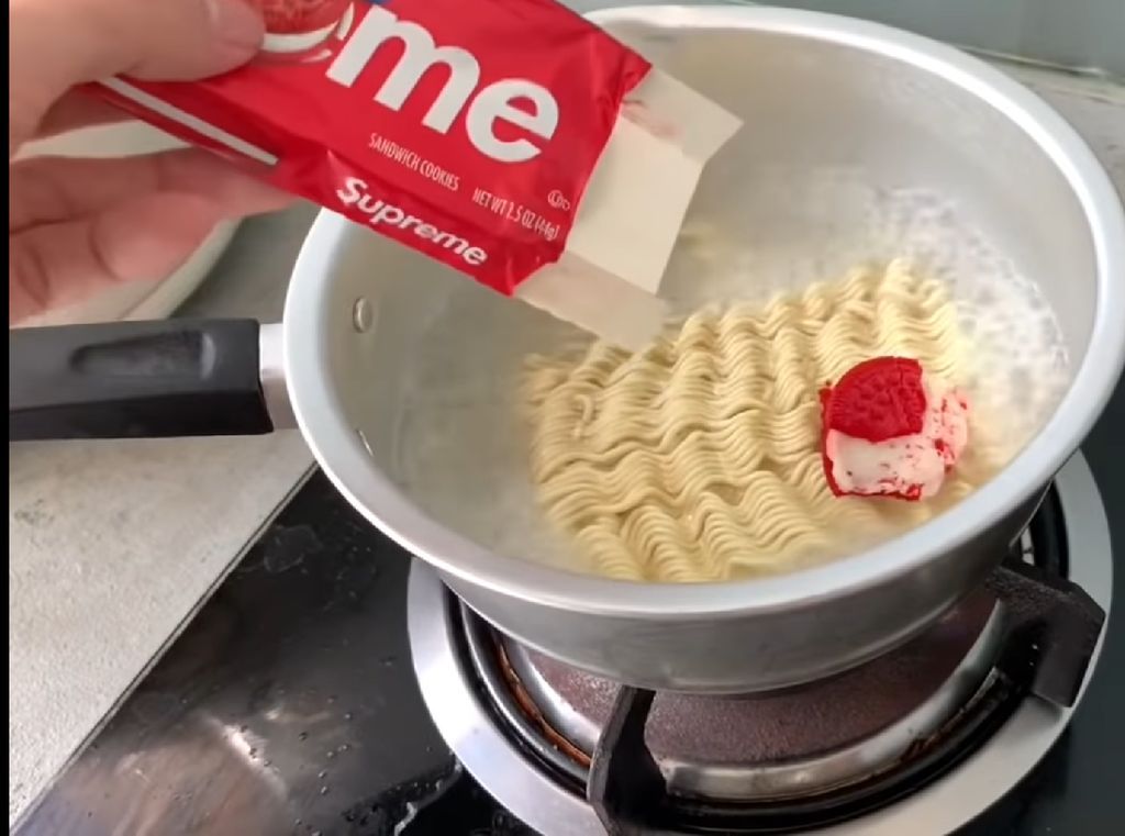 Muncul Tren Aneh, Nasi hingga Mie Instan Dicampur Biskuit Oreo