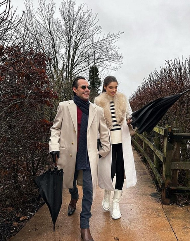 Wanita 23 tahun itu lebih muda 30 tahun dari Marc Anthony. Nadia menjadi istri keempat Marc Anthony. Sebelumnya musisi 53 tahun itu menikah dengan Dayanara Torres (2000 – 2004), Jennifer Lopez (2004-2014) dan Shannon De Lima (2014 hingga 2017). Foto: dok. Instagram/ @nadiatferreira