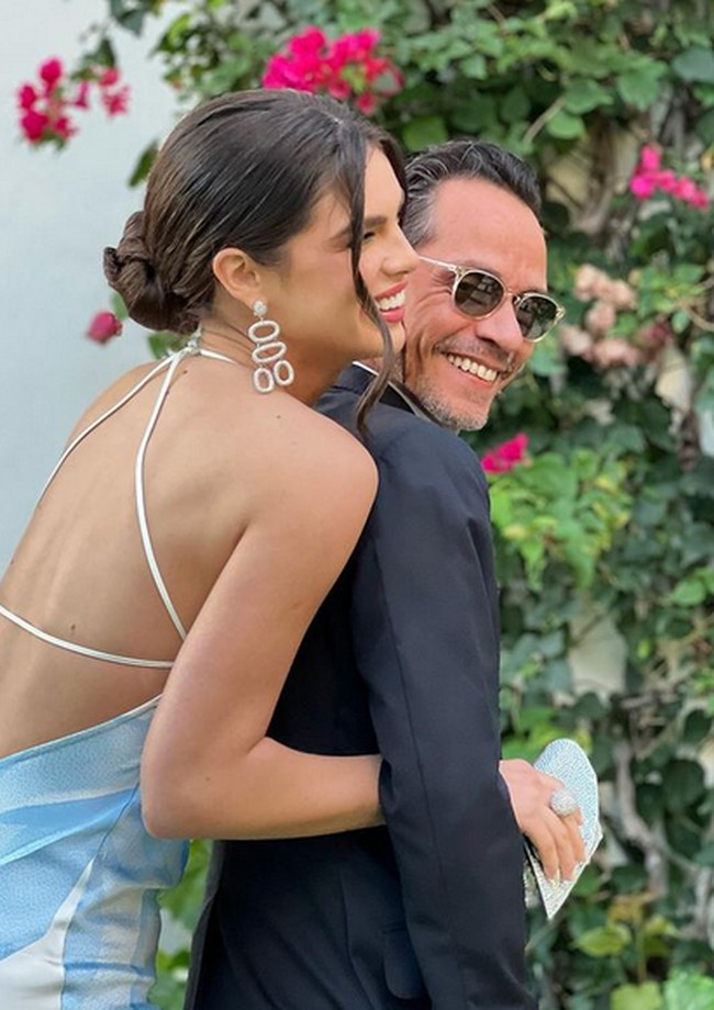 Nadia Ferreira merupakan istri keempat dari musisi Marc Anthony. Sosoknya disorot publik. Tidak hanya karena kecantikannya, namun keduanya yang terpaut umur yang cukup jauh. Foto: dok. Instagram/ @nadiatferreira