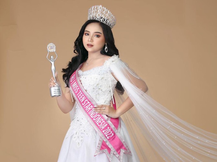 Ngalam mbois Elizabeth Natalia Indah