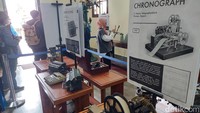 Observatorium Bosscha didirikan oleh Nederlandsch-Indische Sterrenkundige Vereeniging (NISV) atau Perhimpunan Bintang Hindia Belanda atas prakarsa pengusaha kaya bernama K. A. R. Bosscha.