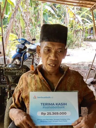 Berkat donasi sahabat baik, Pak Bejo, pedagang disabilitas asal Purworejo, Jawa Tengah mendapat rumah baru. Kursi roda yang dipakainya pun sudah diperbarui.