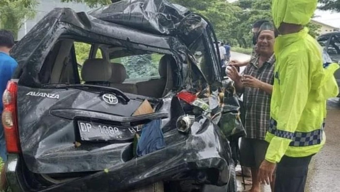 Kondisi mobil yang kecelakaan di Pangkep, Sulawesi Selatan (Sulsel).