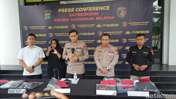 Polisi menetapkan 7 suporter Persita Tangerang sebagai tersangka terkait pelemparan batu di bus Persis Solo.