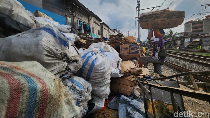 Potret Kemiskinan di RI yang Anggarannya Hampir Rp 500 T Tersedot ke Rapat cs Pemerintah melalui KemenPAN-RB menyentil anggaran Rp 500 triliun tersedot hanya untuk rapat di hotel hingga seminar.