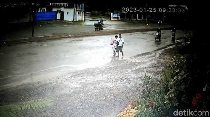 Pria Misterius dalam Kasus Wanita Tewas Telanjang di Sukabumi Terekam CCTV!