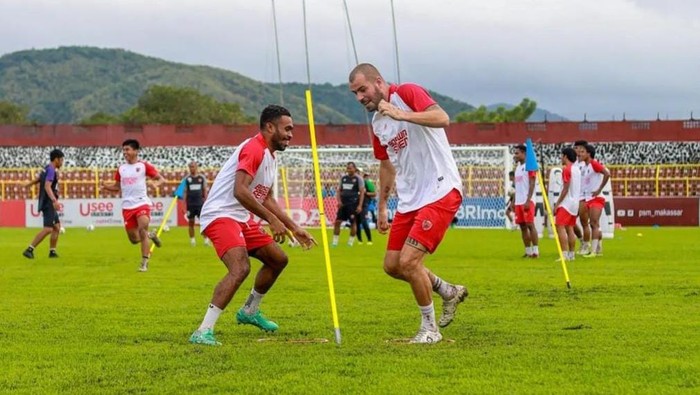 PSM Makassar menggelar ofisial training jelang menghadapi Rans Nusantara FC di Stadion Gelora BJ Habibie Parepare.