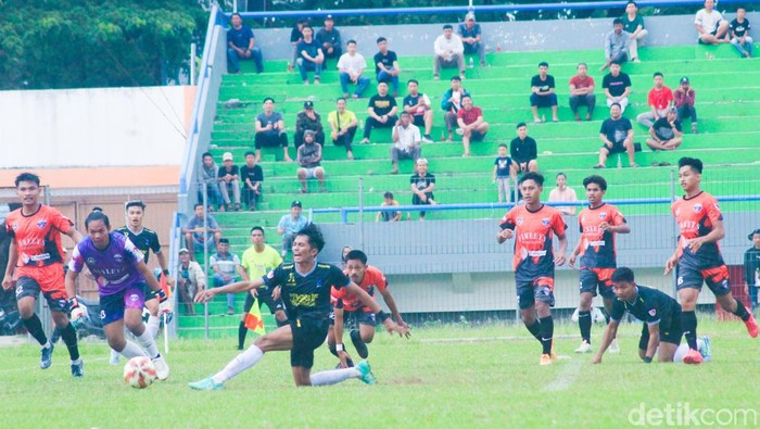 Putaran pertama Liga 3 di Stadion La Patau, Bone yang mempertemukan Persibone melawan Alesha FC.