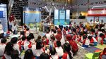 Resmi Dibuka Lagi, Main Hall BEI Diserbu Anak TK