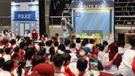 Resmi Dibuka Lagi, Main Hall BEI Diserbu Anak TK
