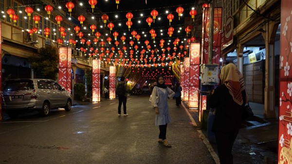 Lampion dan Ornamen Oriental Sambut Cap Go Meh di Singkawang