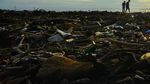 Duh... Sampah Kotori Pantai Pasir Jambak Padang