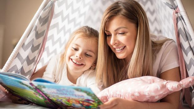 Hari Membaca Nyaring Sedunia atau World Read Aloud Day dirayakan setiap Rabu pertama di bulan Februari. Hari Membaca Nyaring Sedunia 2023 jatuh pada 1 Februari.