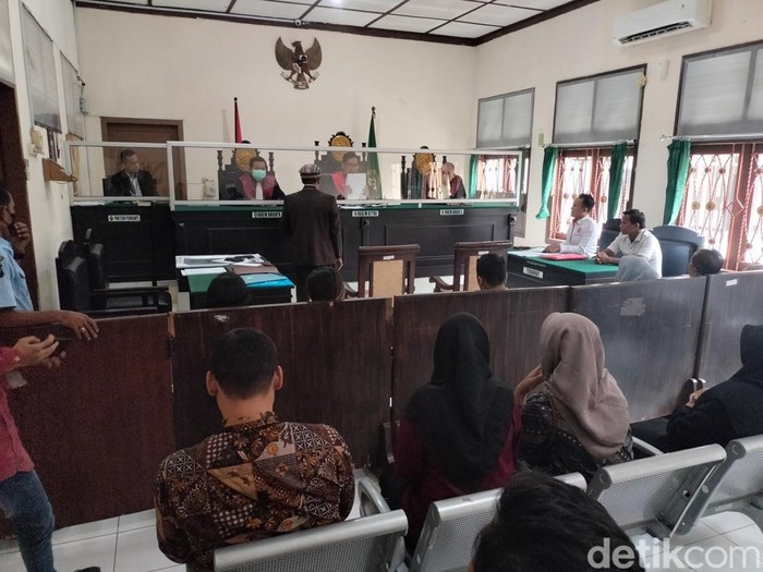Sidang lanjutan perkara perdata yang dilayangkan Putri kepada Ganda