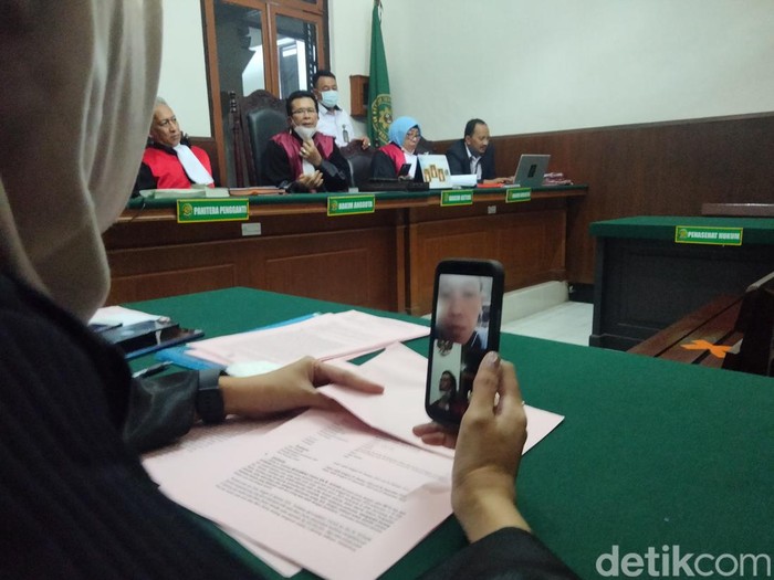 Sidang tuntutan Tukang Becak Bobol BCA