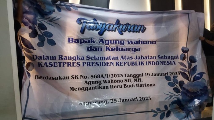 Spanduk tasyakuran yang diamankan polisi.